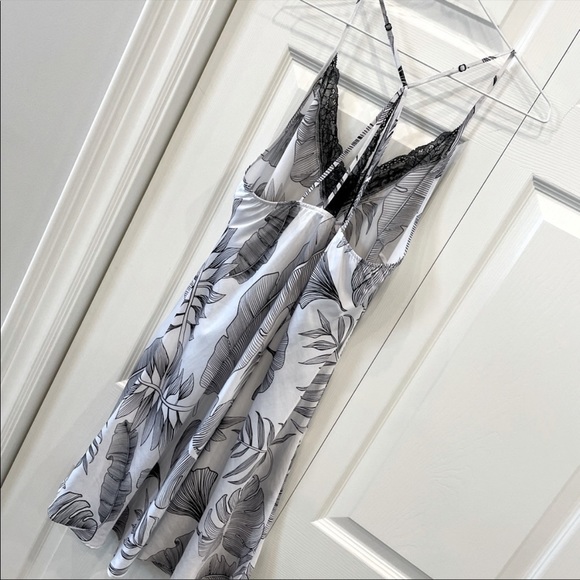 La Vie en Rose Negligee - Picture 2 of 3